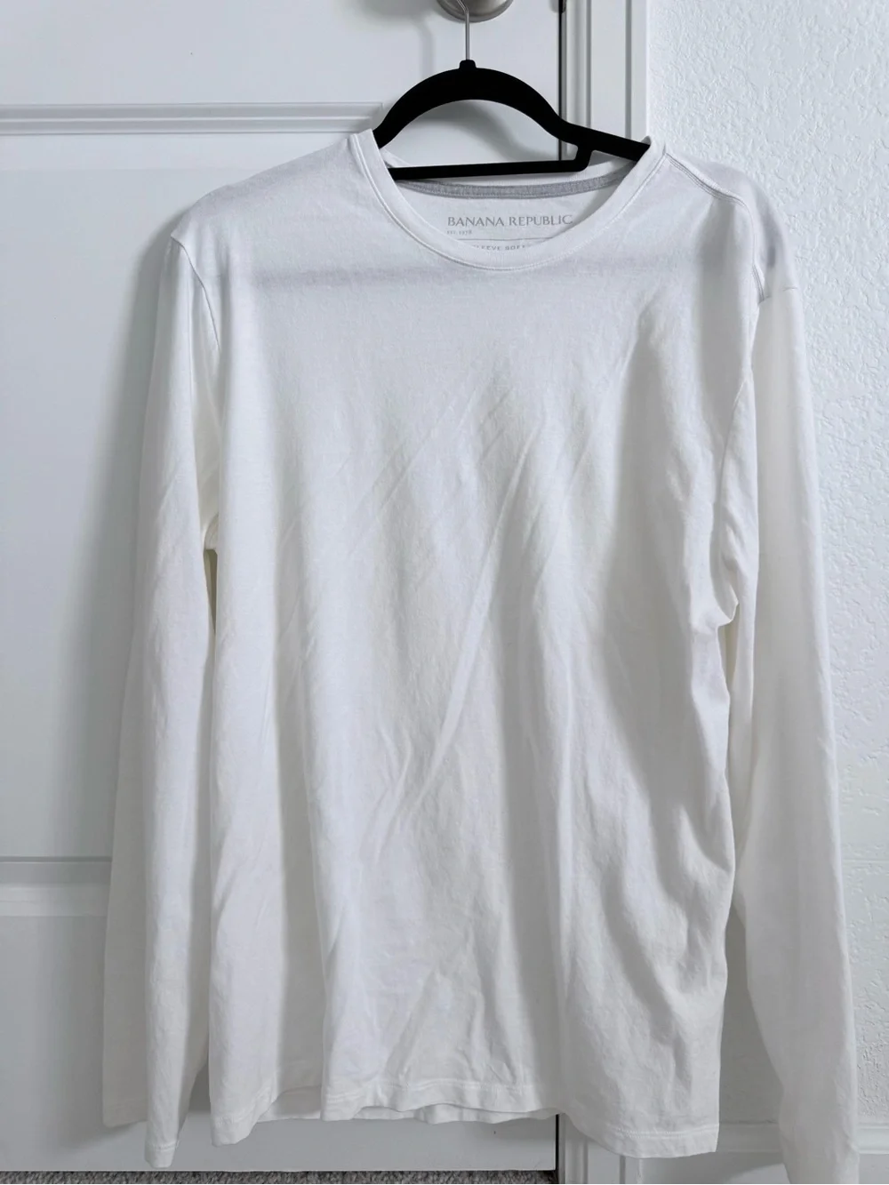 Banana Republic Mens Soft Wash White Long Sleeve Tee, Large